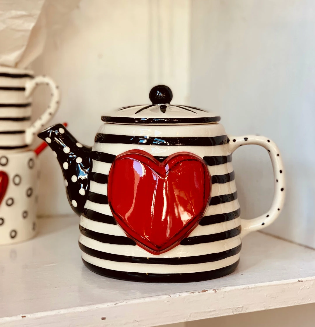 The Pink Leopard Striped Tea Pot With Red Heart 1 The Pink Leopard Striped Tea Pot With Red Heart
