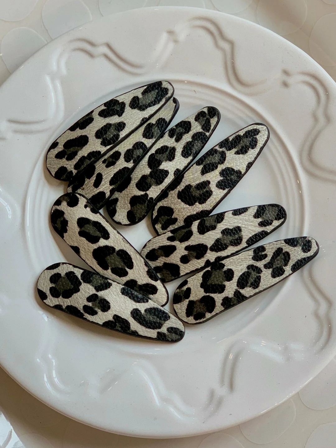 The Pink Leopard New Arrivals Gray Leopard - Hair Clip (1) 2 The Pink Leopard New Arrivals Gray Leopard - Hair Clip (1)